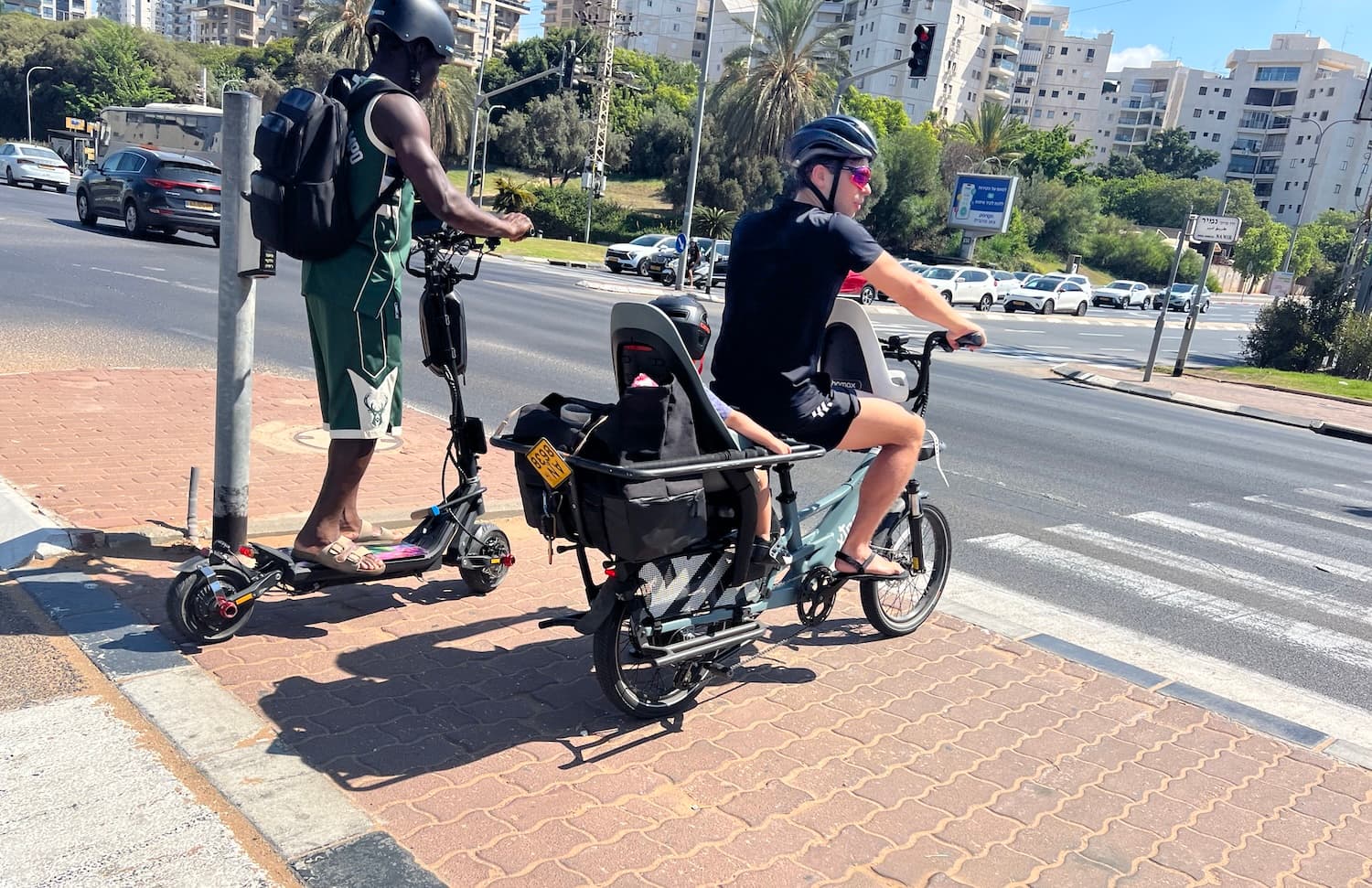 دراجة شحن كهربائية في المدينة