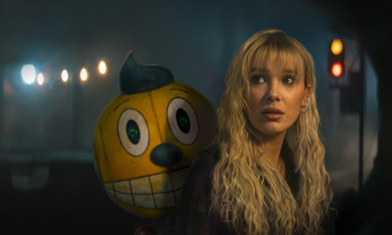 Michelle and Cosmo in The Electric State