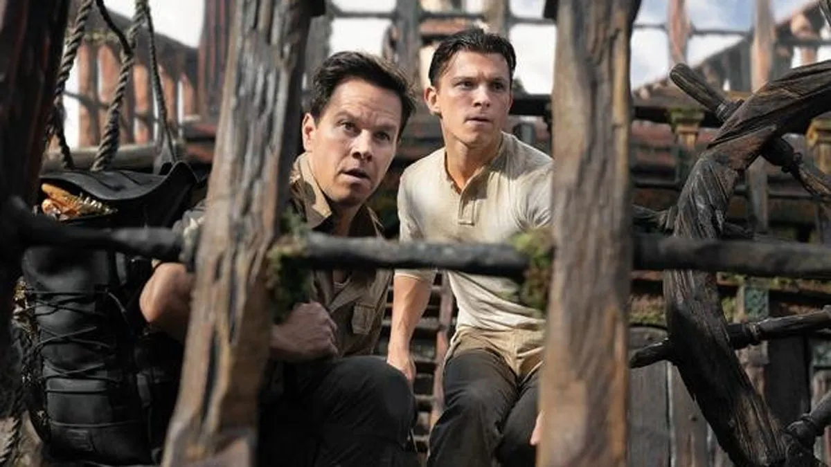 Mark Wahlberg and Tom Holland in Uncharted.
