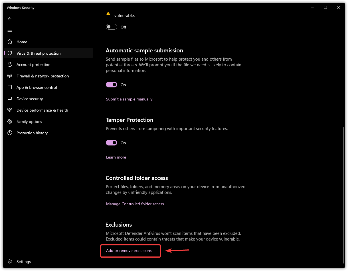 إعدادات أمان Windows تعرض حماية الفيروسات والتهديدات مع تمييز خيار إضافة أو إزالة الاستثناءات