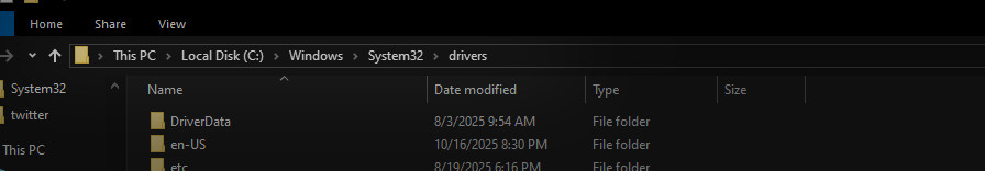 افتح مجلد برامج تشغيل Windows System32