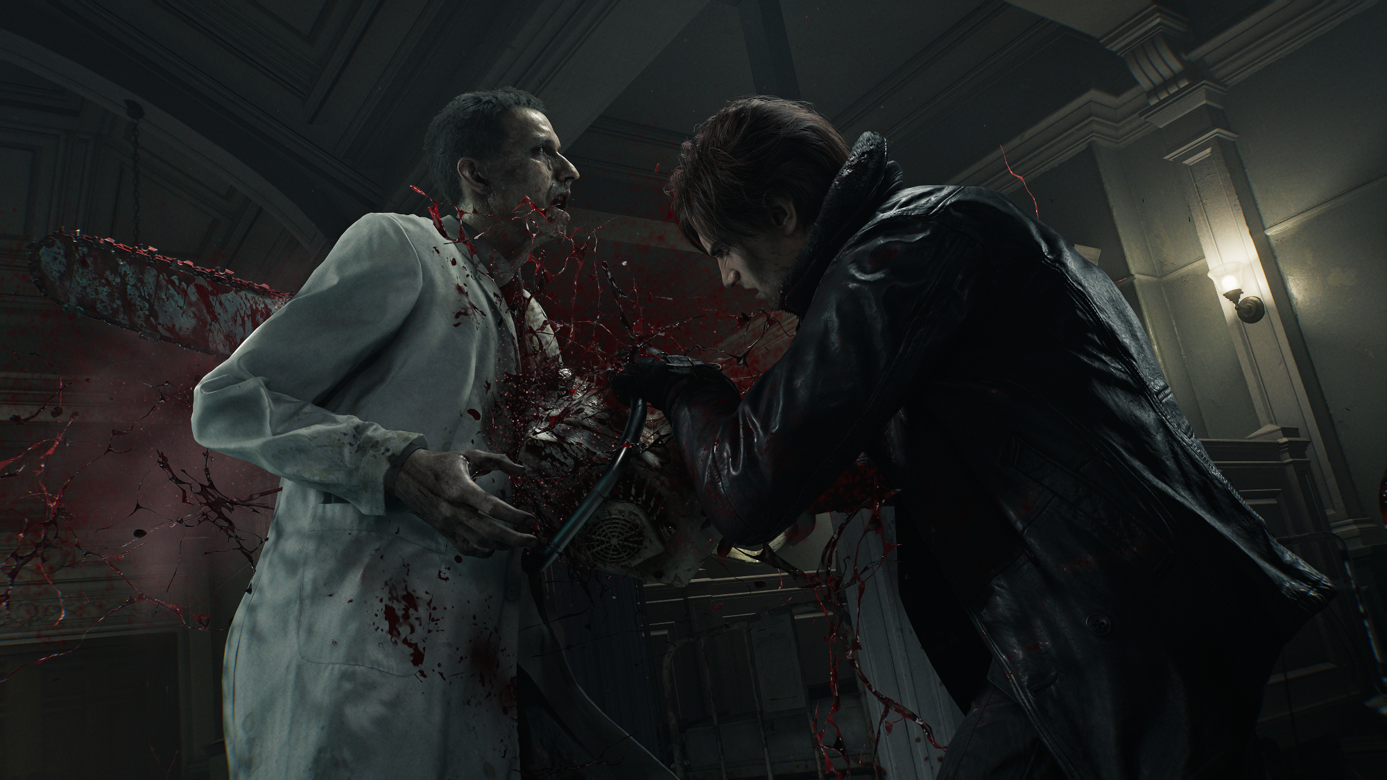 Resident Evil Requiem: ليون يستخدم منشارًا كهربائيًا على زومبي.