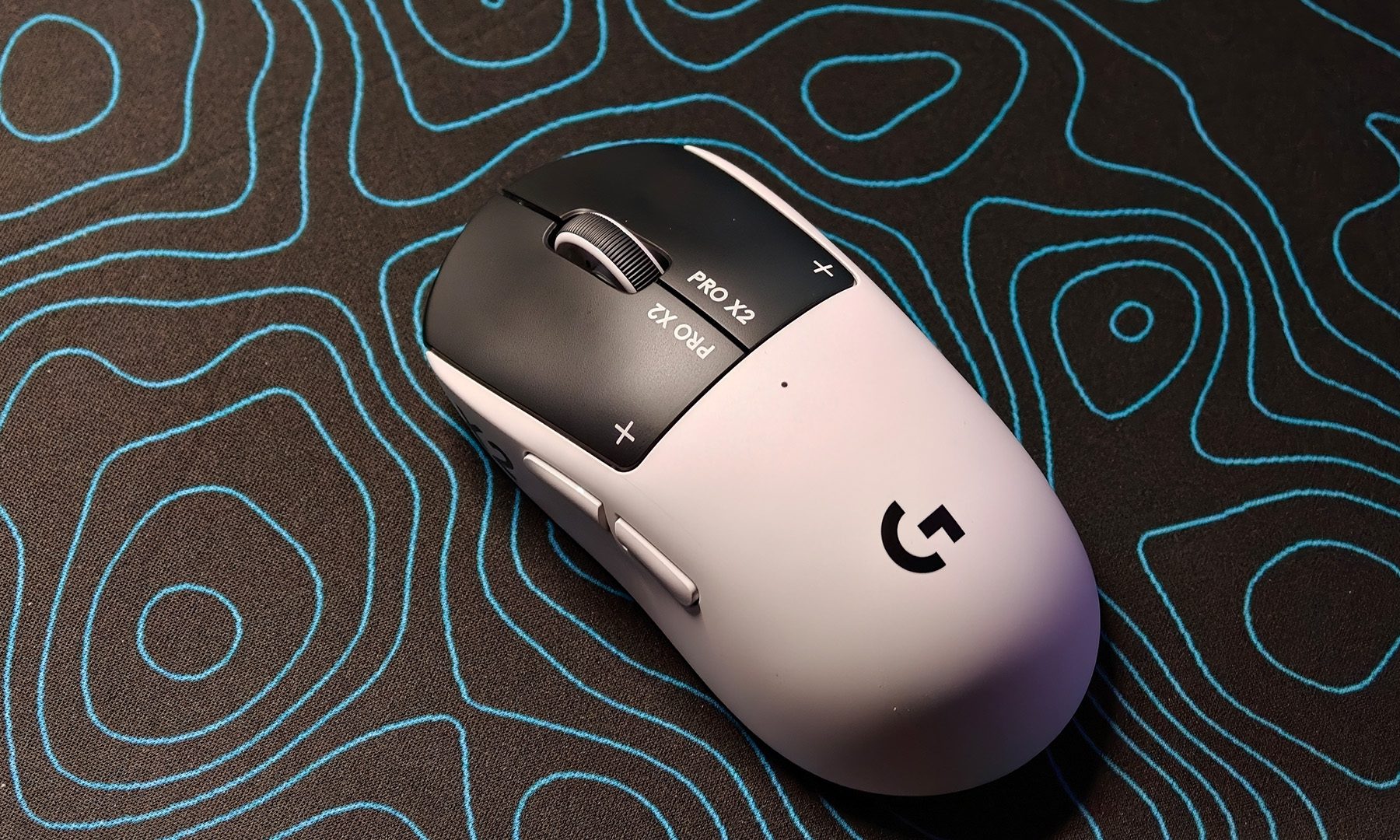 تصميم Logitech PRO X2 SUPERSTRIKE من الأعلى