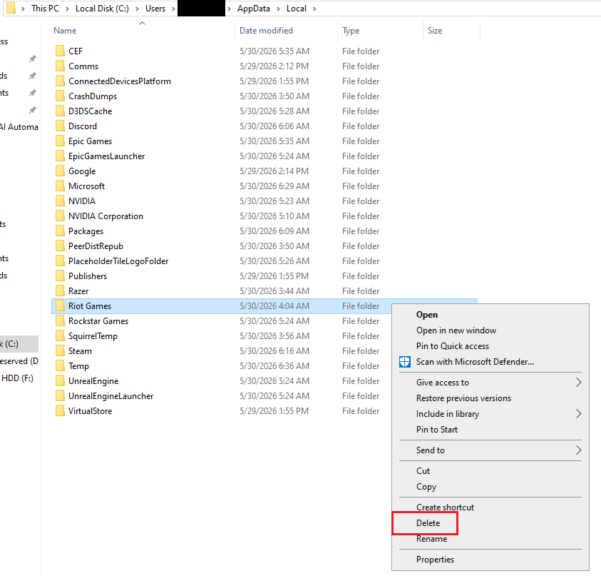 مستكشف ملفات Windows يحذف مجلدات Riot Games المتبقية من محرك الأقراص C و Local AppData قبل إعادة التثبيت النظيفة.