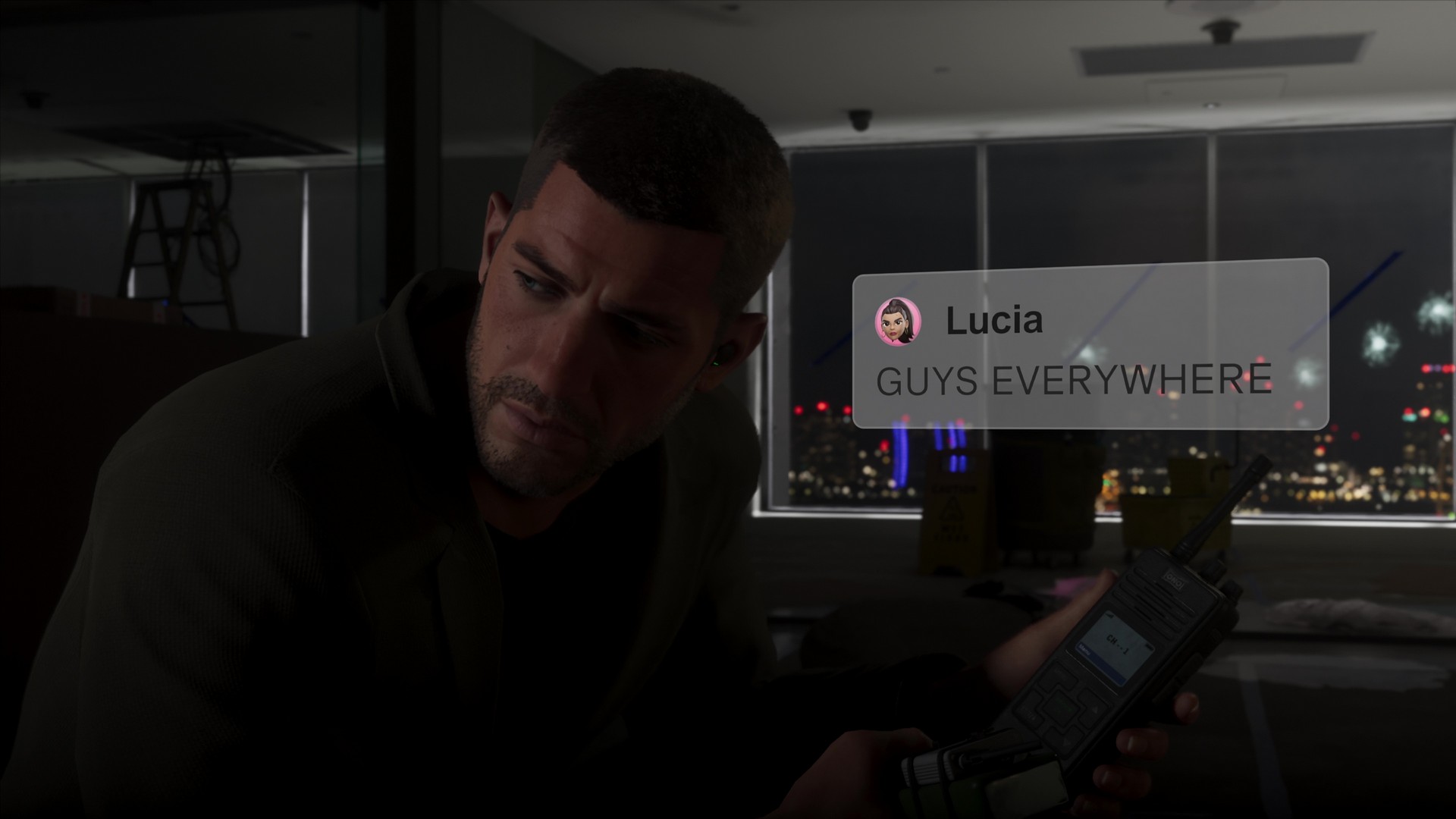 تلقى جيسون رسالة نصية من لوسيا، من العرض الموسع للعبة GTA 6، تقول: رجال في كل مكان