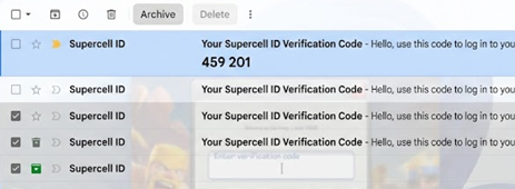 عدة رسائل بريد إلكتروني للتحقق من Supercell ID في صندوق الوارد، مع تحديد أحدث كود وتجاهل الأكواد الأقدم.