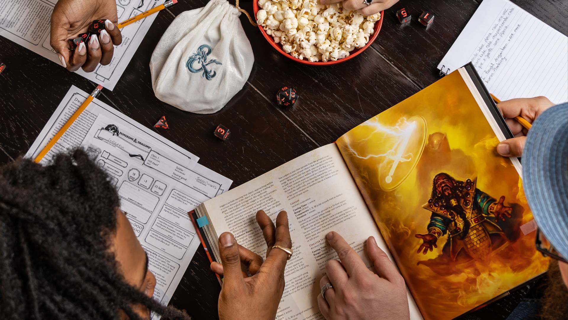 كتاب Dungeons and Dragons ولاعبون