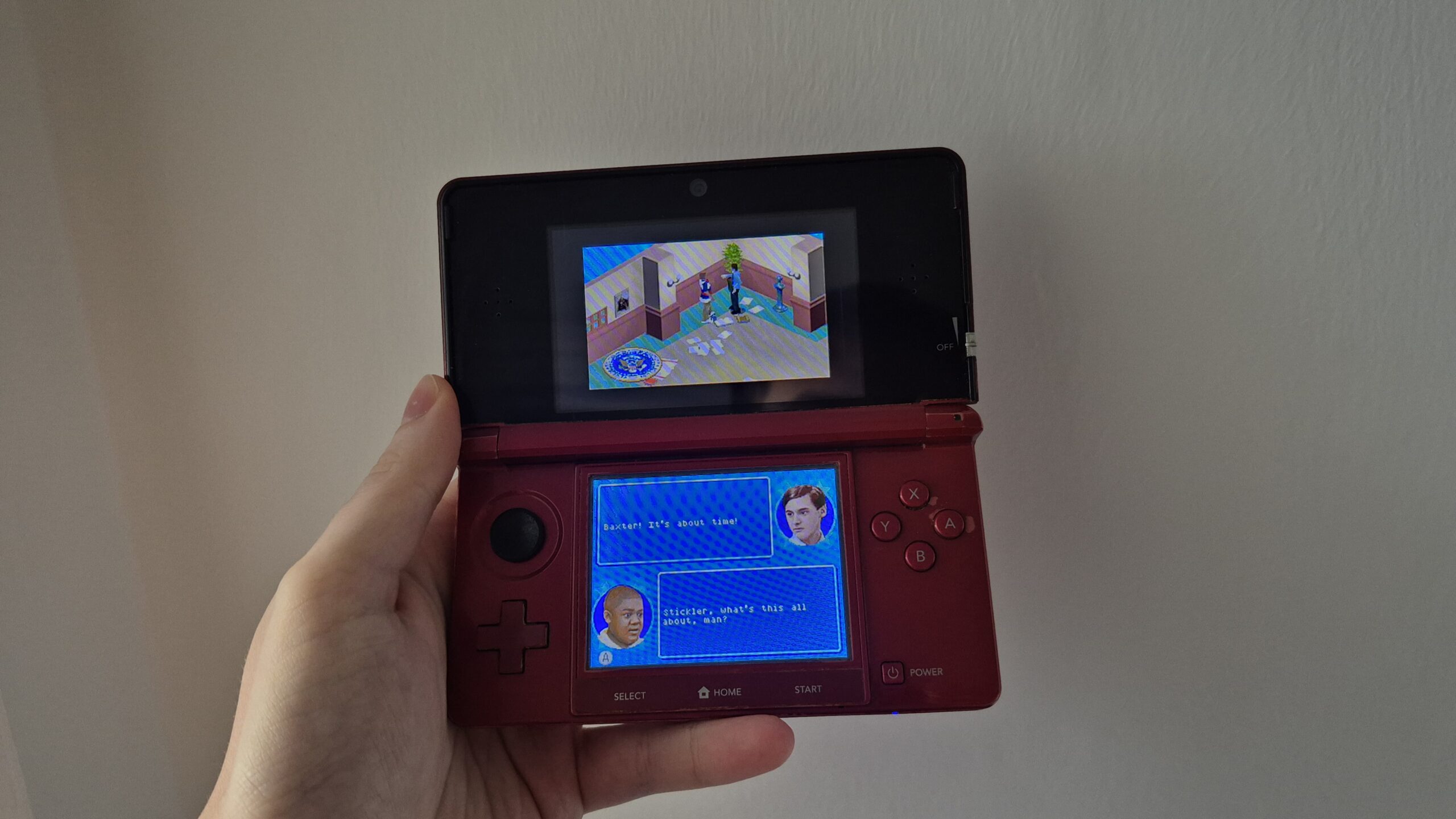 جهاز Nintendo 3DS مع حوار من لعبة Cory in the House معروض على الشاشة