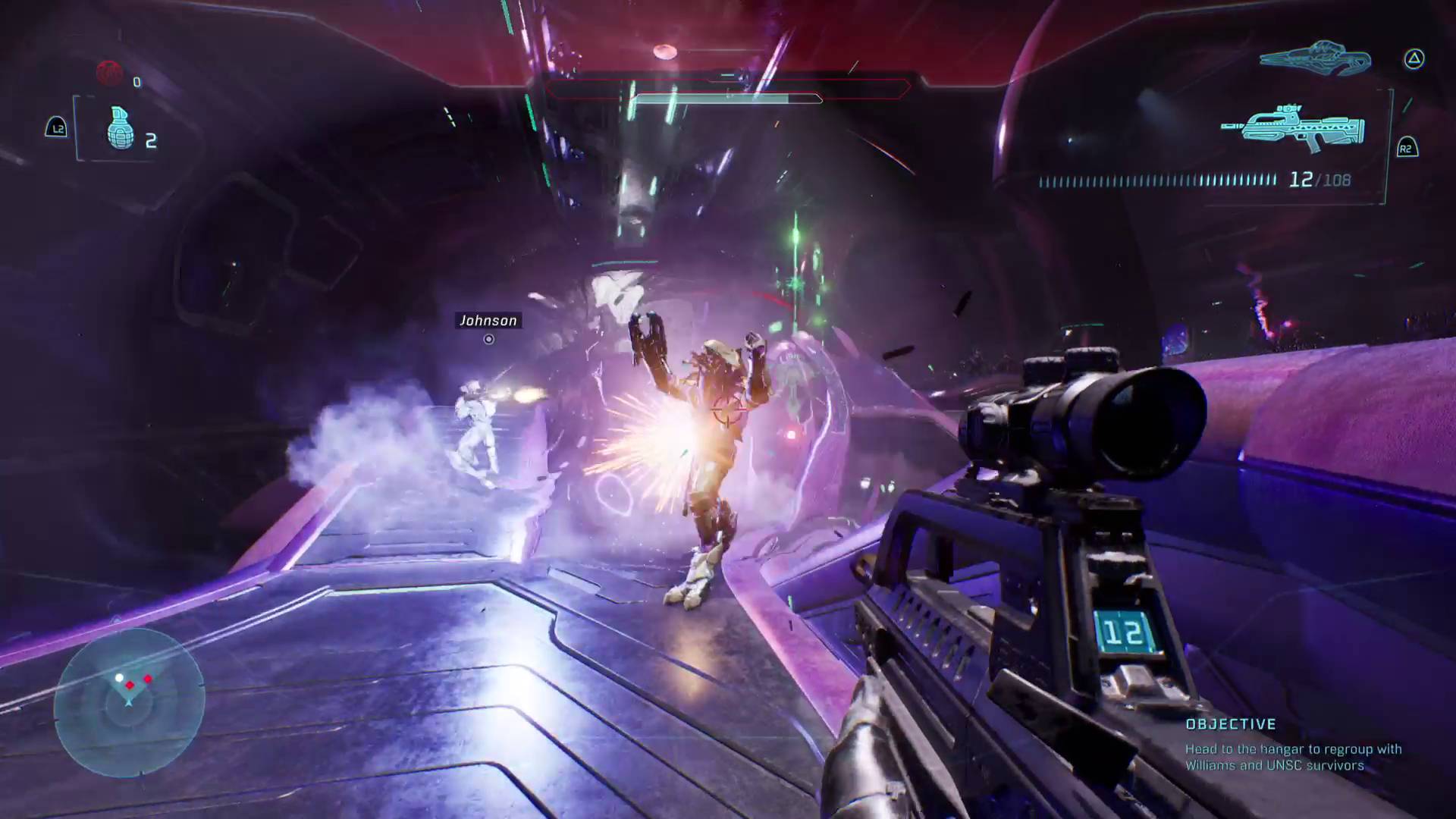 لاعب من Halo: Campaign Evolved والرقيب جونسون يطلقان النار على نخبة على عربة تلفريك في المهمة الإضافية 3 Heavy Burden