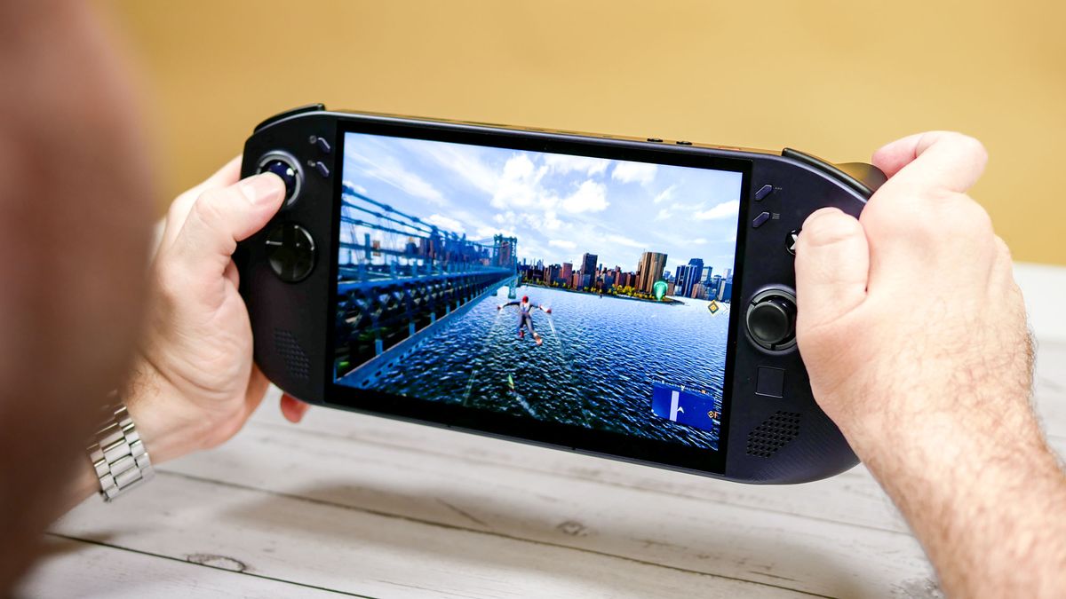 جهاز Lenovo Legion Go S بنظام SteamOS