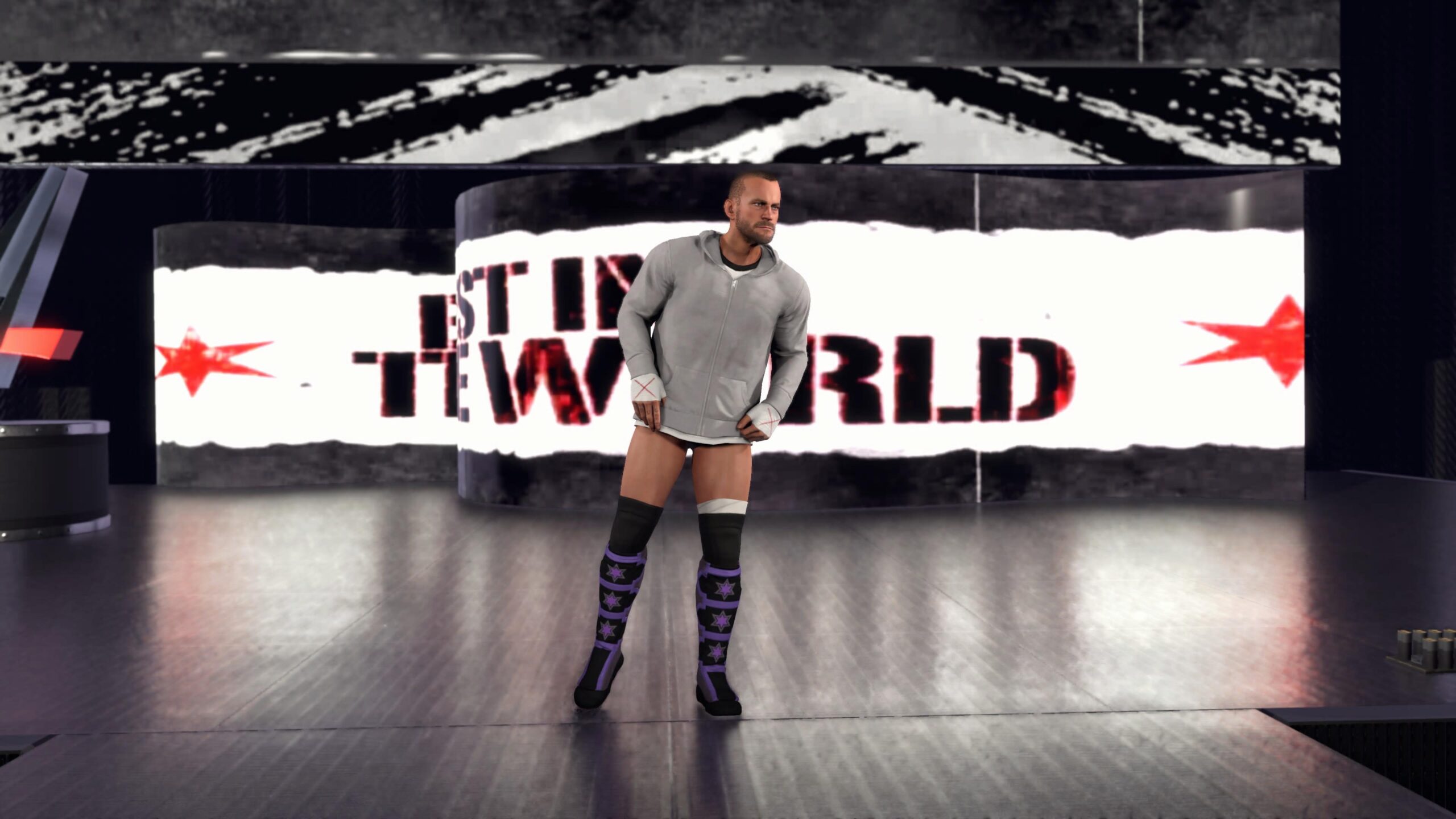 لقطات من داخل لعبة المصارعة WWE 2K26، تظهر المصارعين داخل الحلبة، أثناء دخولهم، والساحة.