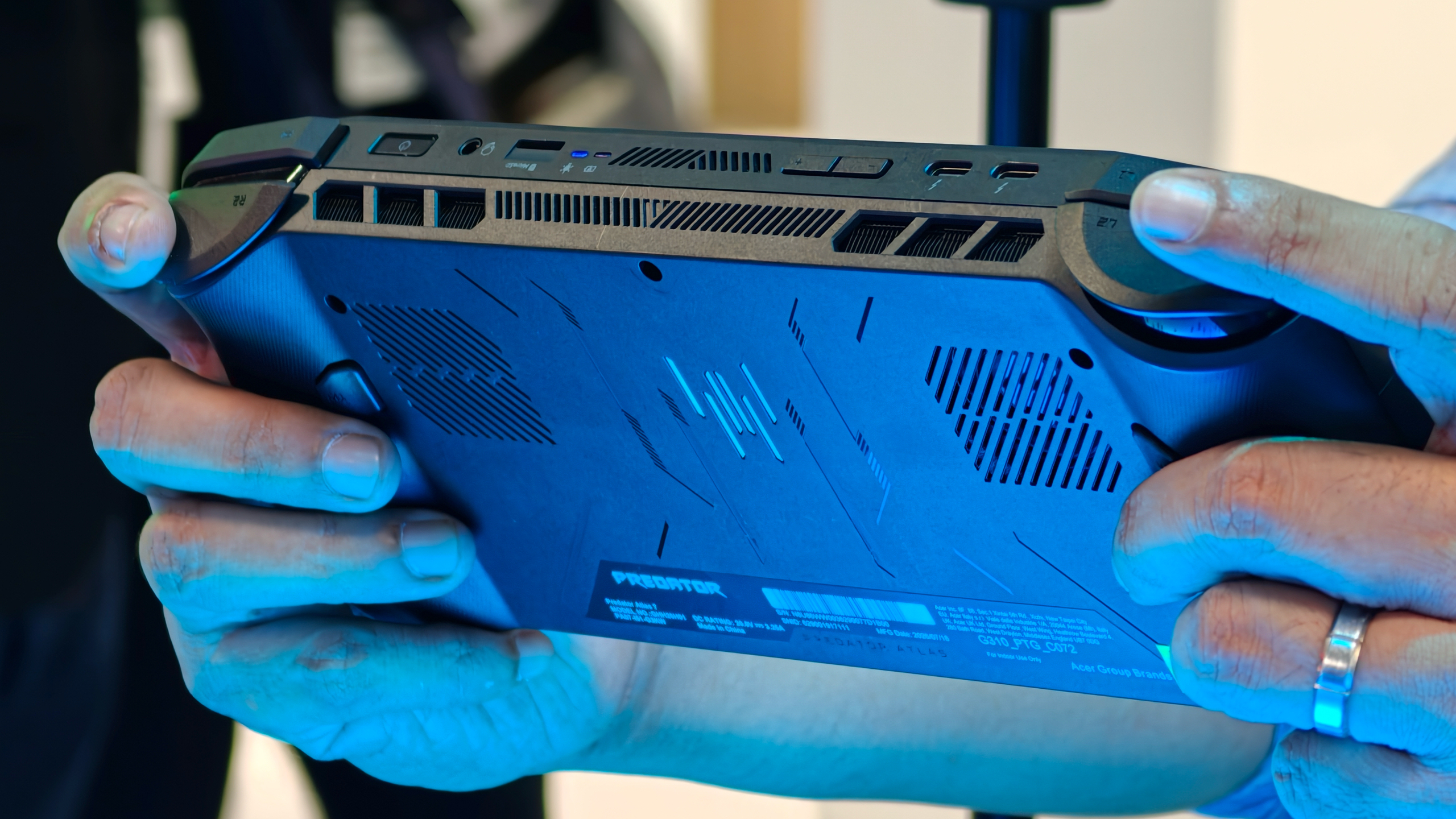 تجربة عملية لجهاز Acer Predator Atlas 7