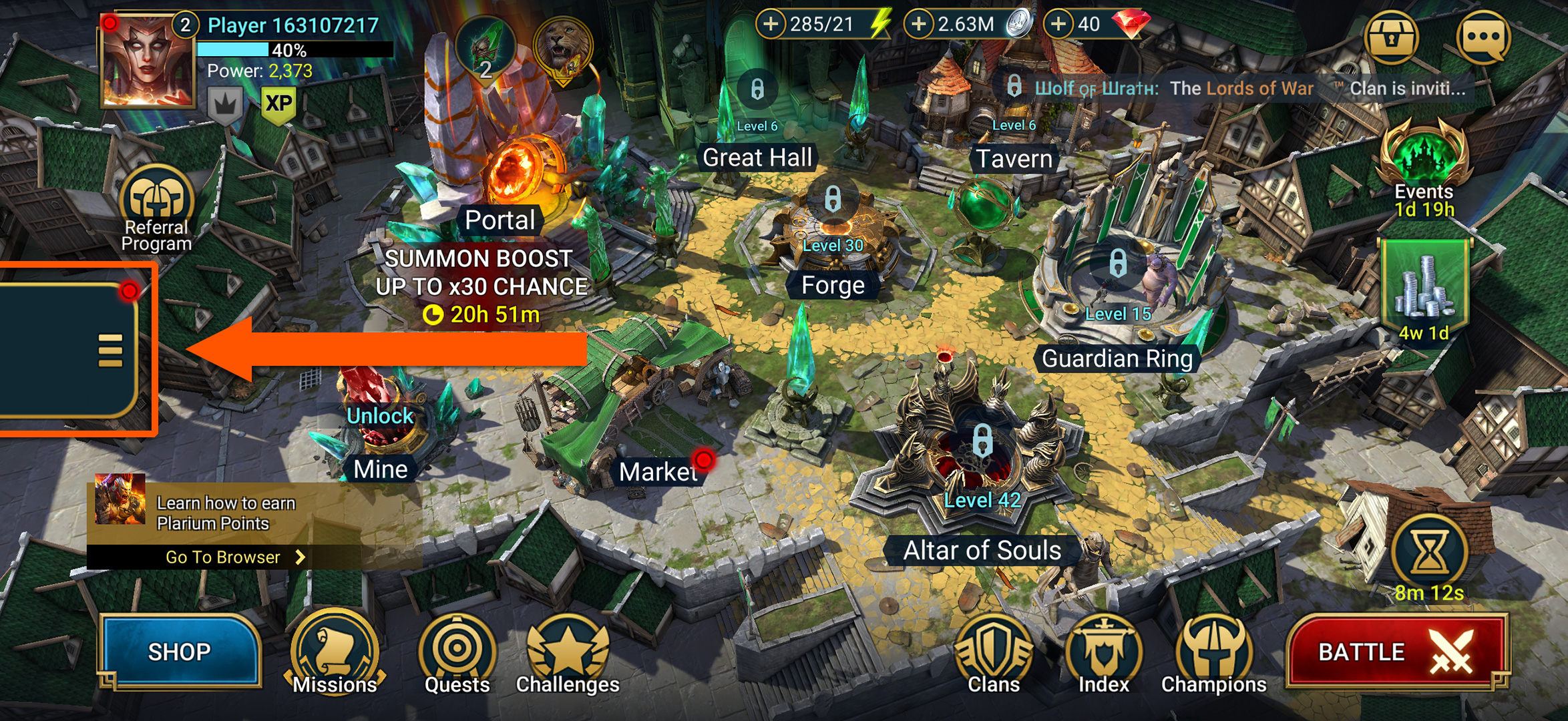 سهم يوضح كيفية الوصول إلى قائمة أكواد Raid Shadow Legends على أجهزة الكمبيوتر и Android