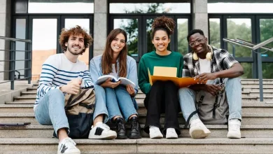 مجموعة من طلاب الجامعات
