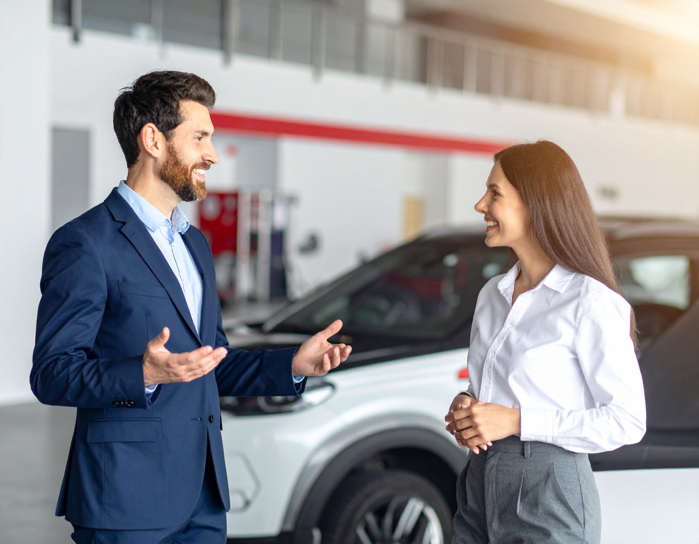 如何協商汽車價格?一位前銷售員揭秘他的策略。