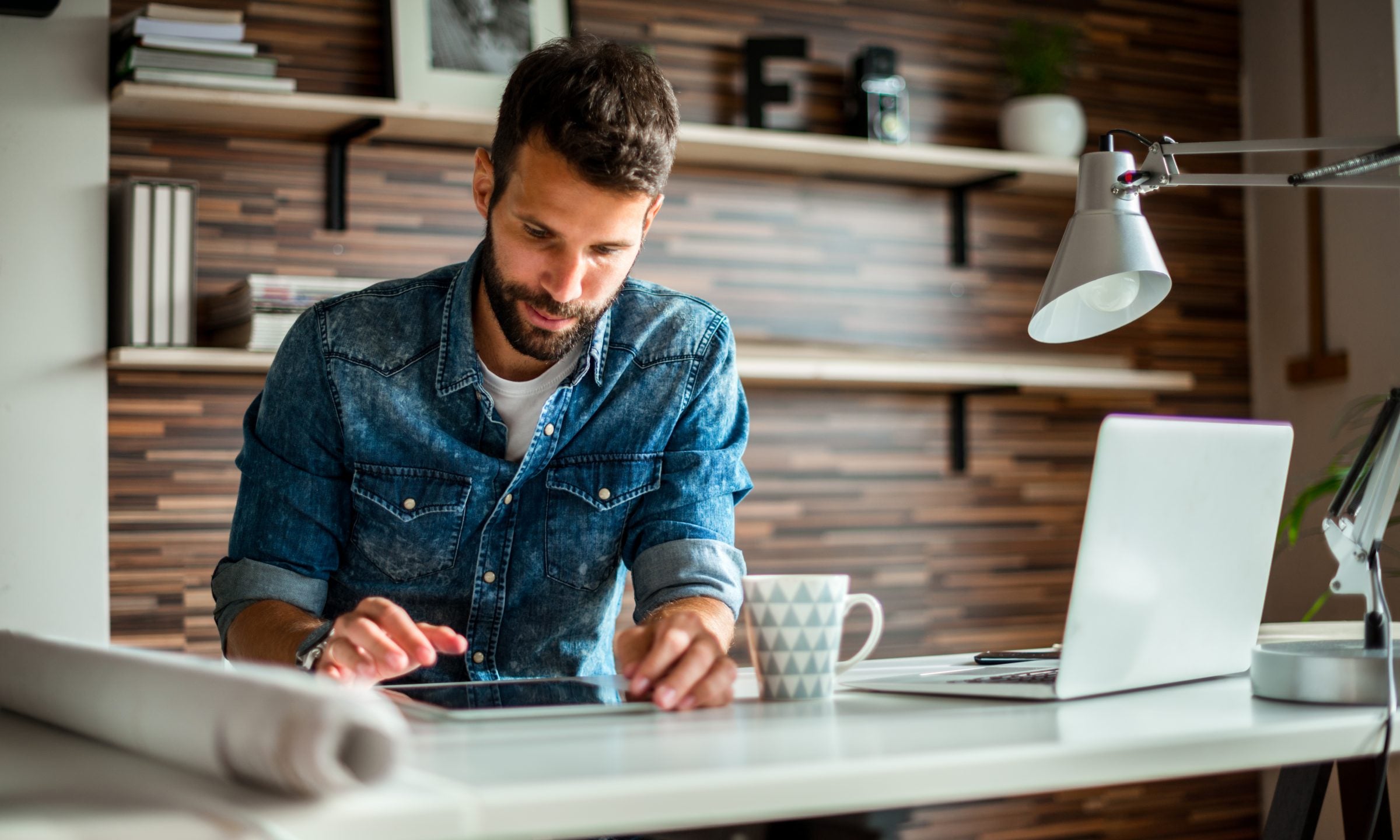 Como investir em ações sendo um trader iniciante? Seu guia prático para começar.