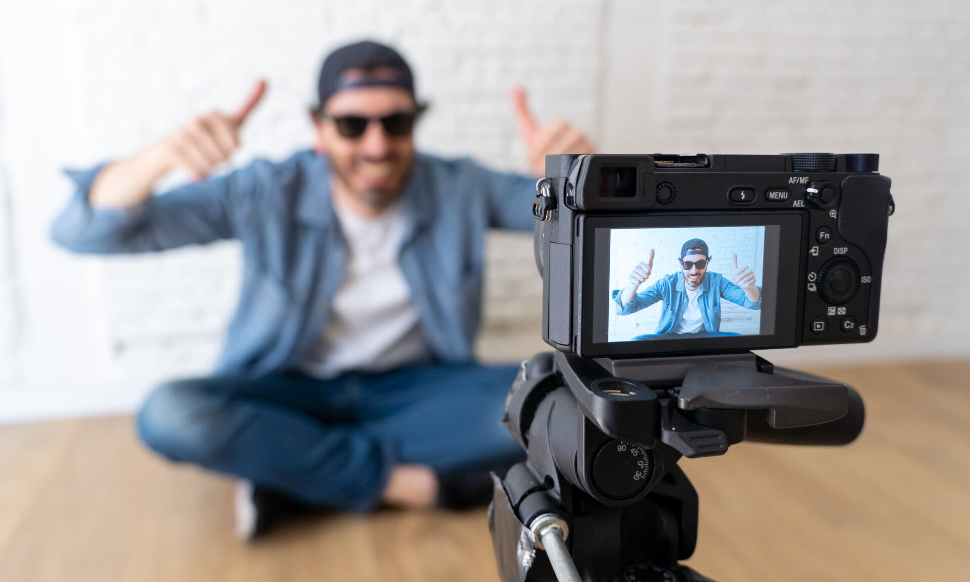 دليلك الكامل للربح من YouTube في 2026: 5 طرق لتحقيق الدخل