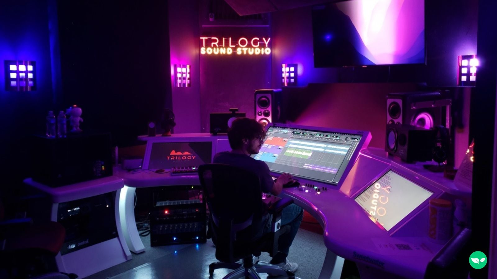 لافتة Custom Neon في استوديو Trilogy Sound.