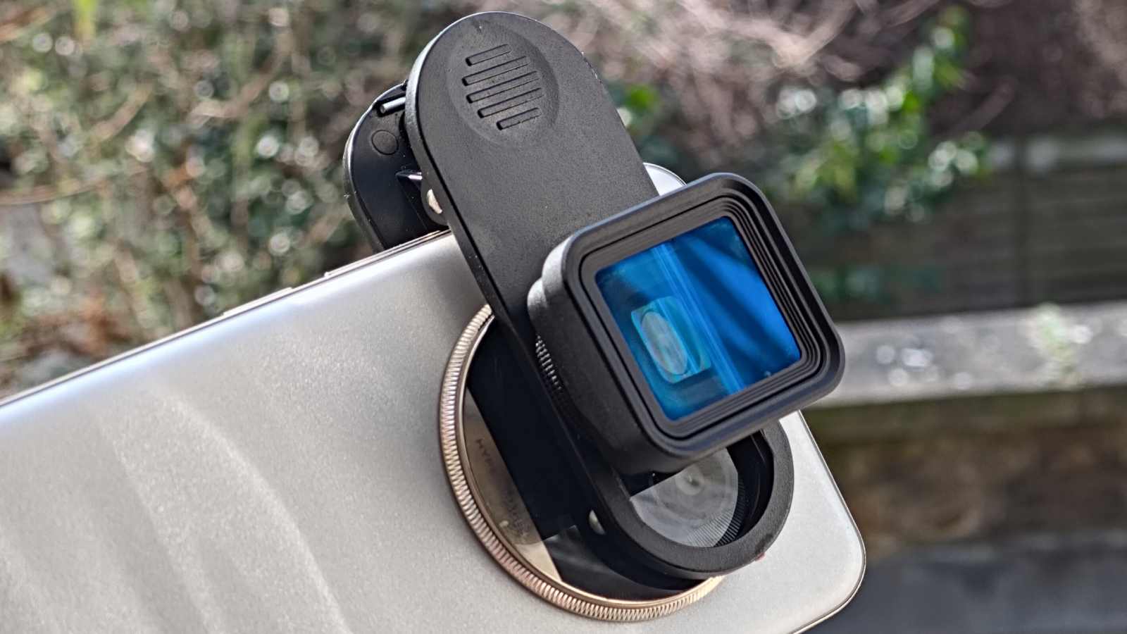 هاتف Realme 13 Pro Plus مزود بعدسة أنامورفيك Andoer 1.55x للهواتف الذكية