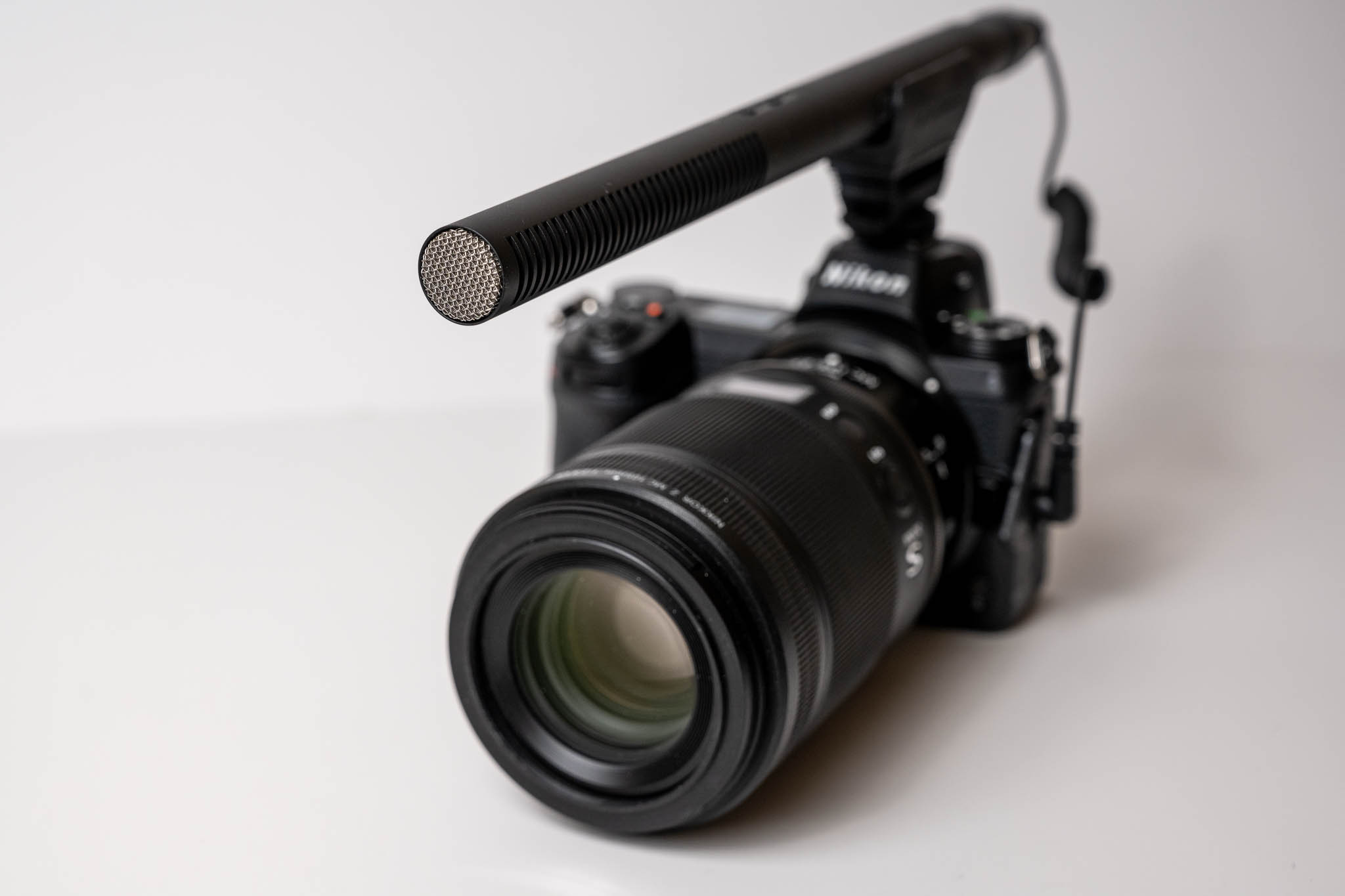 أساسيات تصوير الفيديو بكاميرات DSLR والميرورليس