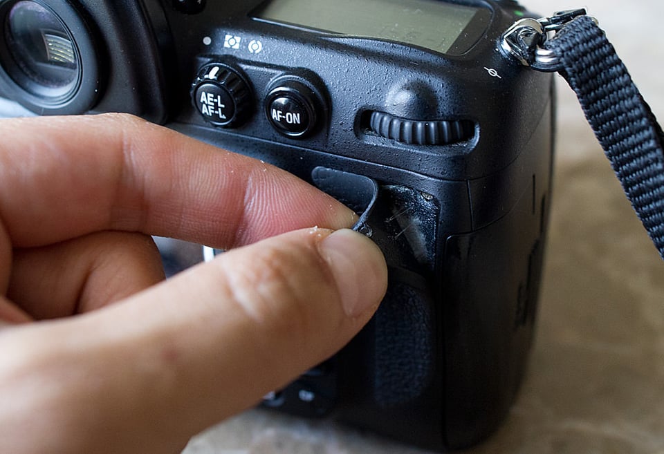 مشكلة تقشر مطاط Nikon D700