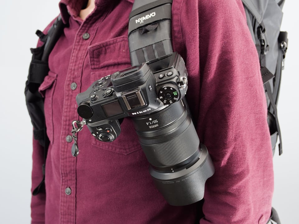 استخدام مشبك Peak Design Capture Clip V3 مع كاميرا Nikon Z6