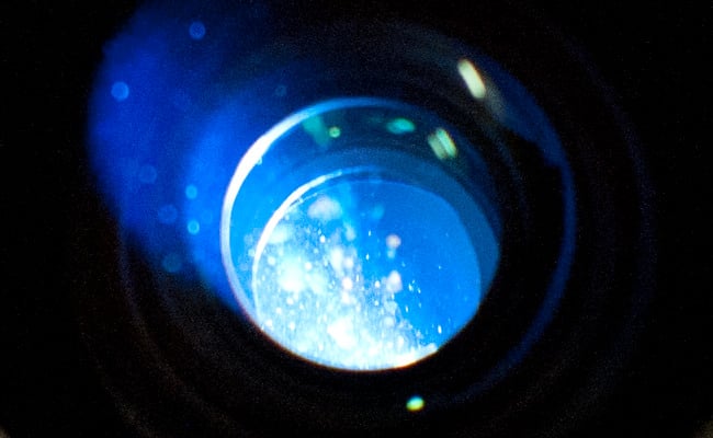 غبار في عدسة Nikon 24-70mm f/2.8