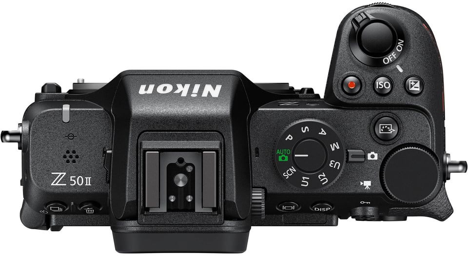 كاميرا Nikon Z50 II تظهر قرص الأوضاع وأزرار الإعدادات