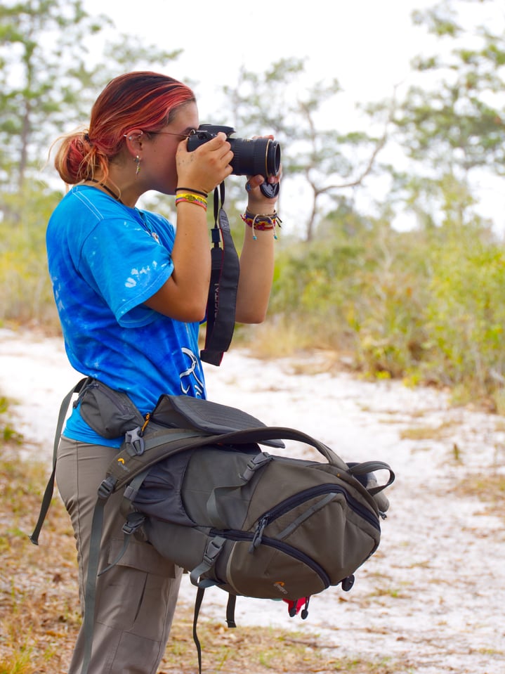 حقيبة ظهر Lowepro Flipside Trek، خيار ممتاز لحمل معدات تصوير الحياة البرية