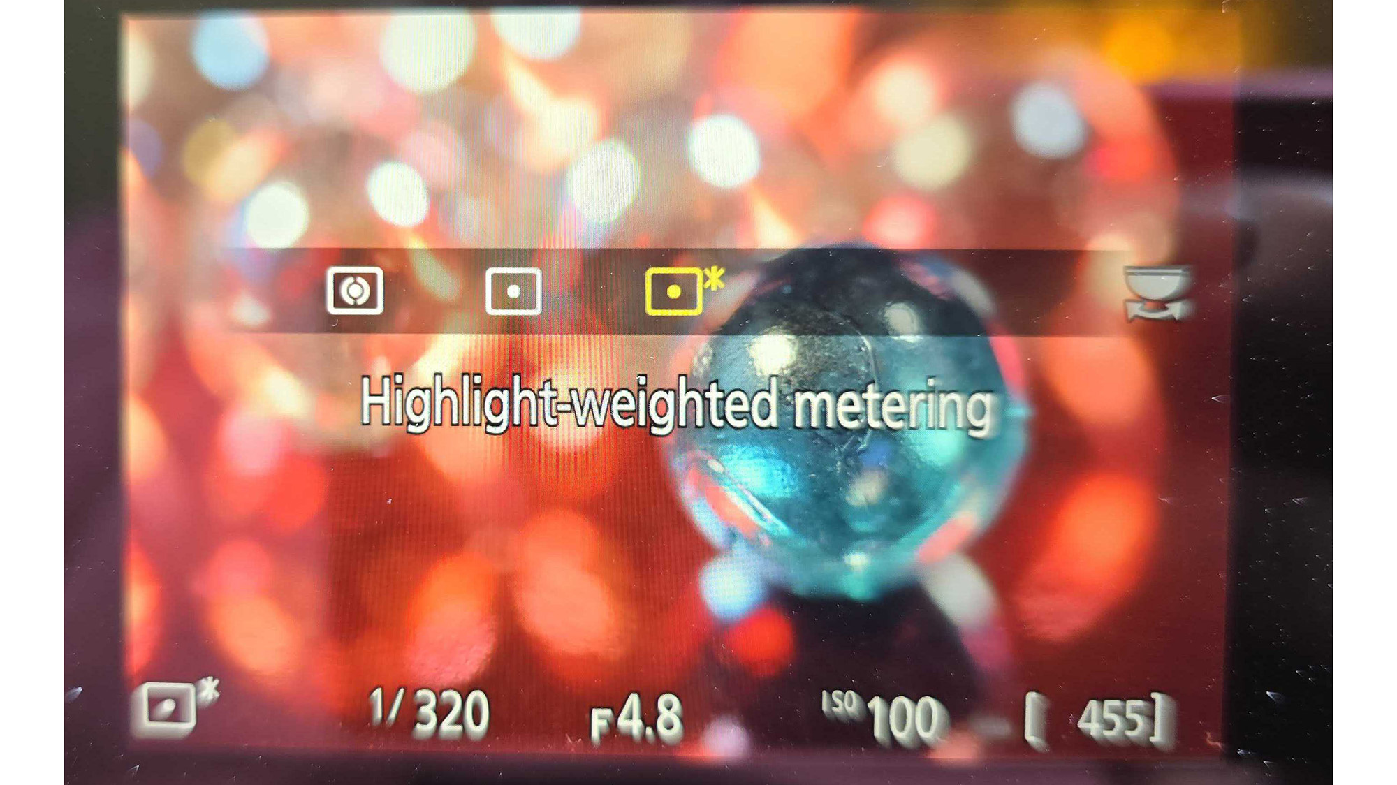 Gebruik een afgewogen meting van de lichtsterkte om overbelichting te voorkomen.