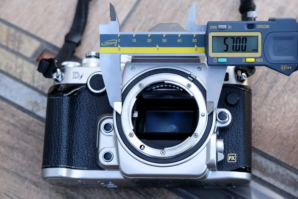 القطر الخارجي لحامل Nikon F