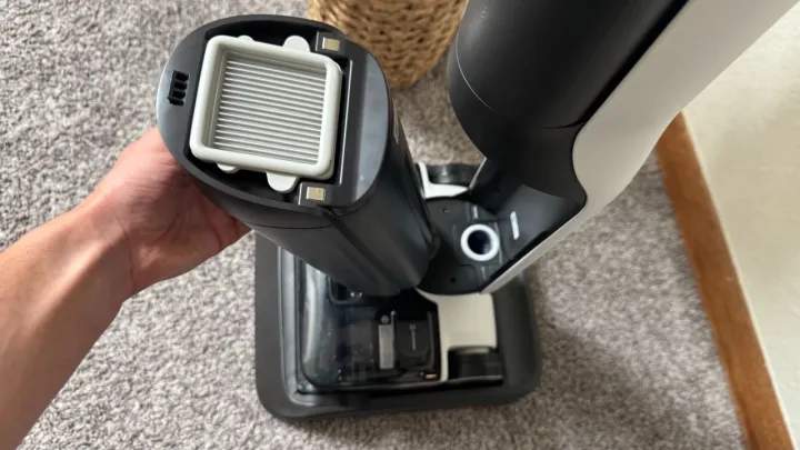 Removing the dirty water tank on the F25 ACE