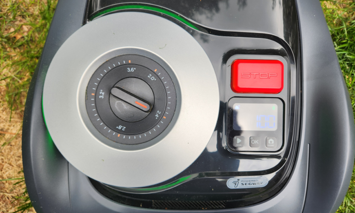 Manual cutting height control on Segway Navimow i110 robot lawn mower.