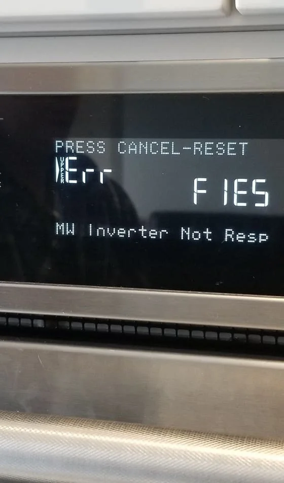 حل مشكلة رمز الخطأ F1E5 في ميكروويف KitchenAid