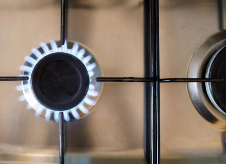 استكشاف أخطاء إشعال موقد الغاز لا يعمل: الأسباب والحلول