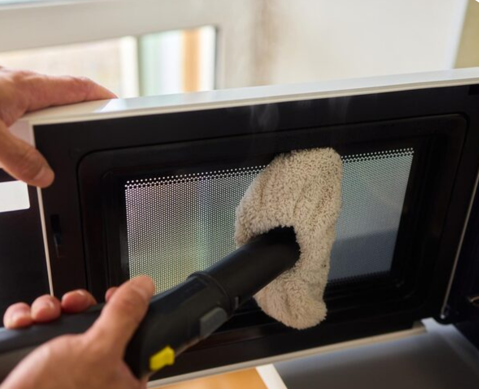 كيفية تنظيف الميكروويف
