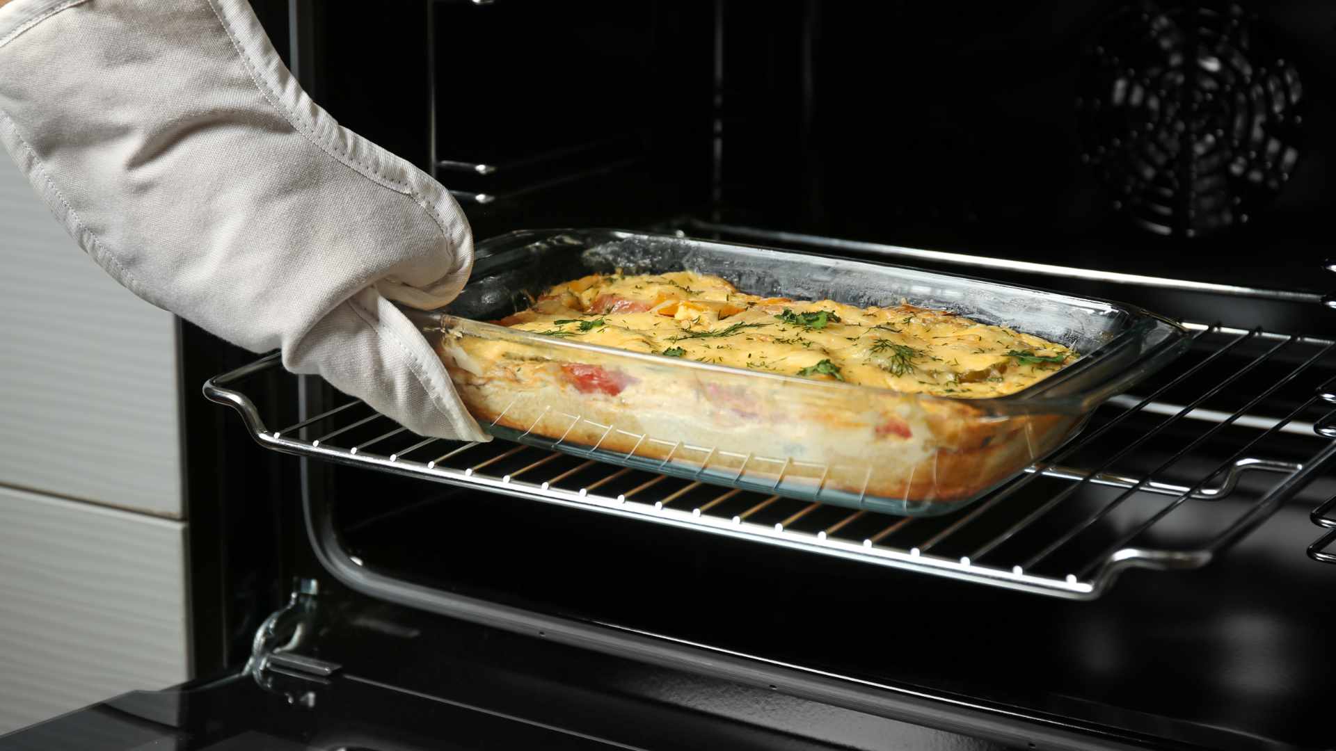 رمز الخطأ F7 في فرن Maytag: ما دلالته وكيفية إصلاحه