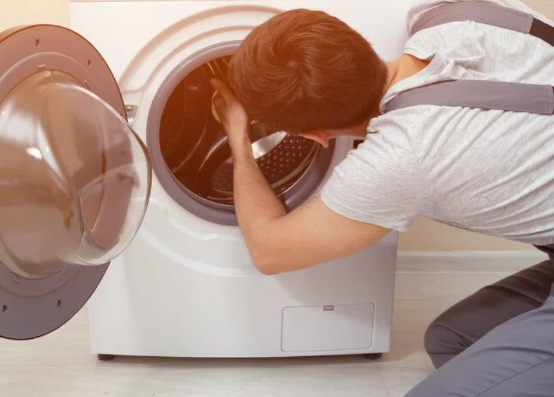 غسالة Samsung لا تصرف الماء: الأسباب والحلول