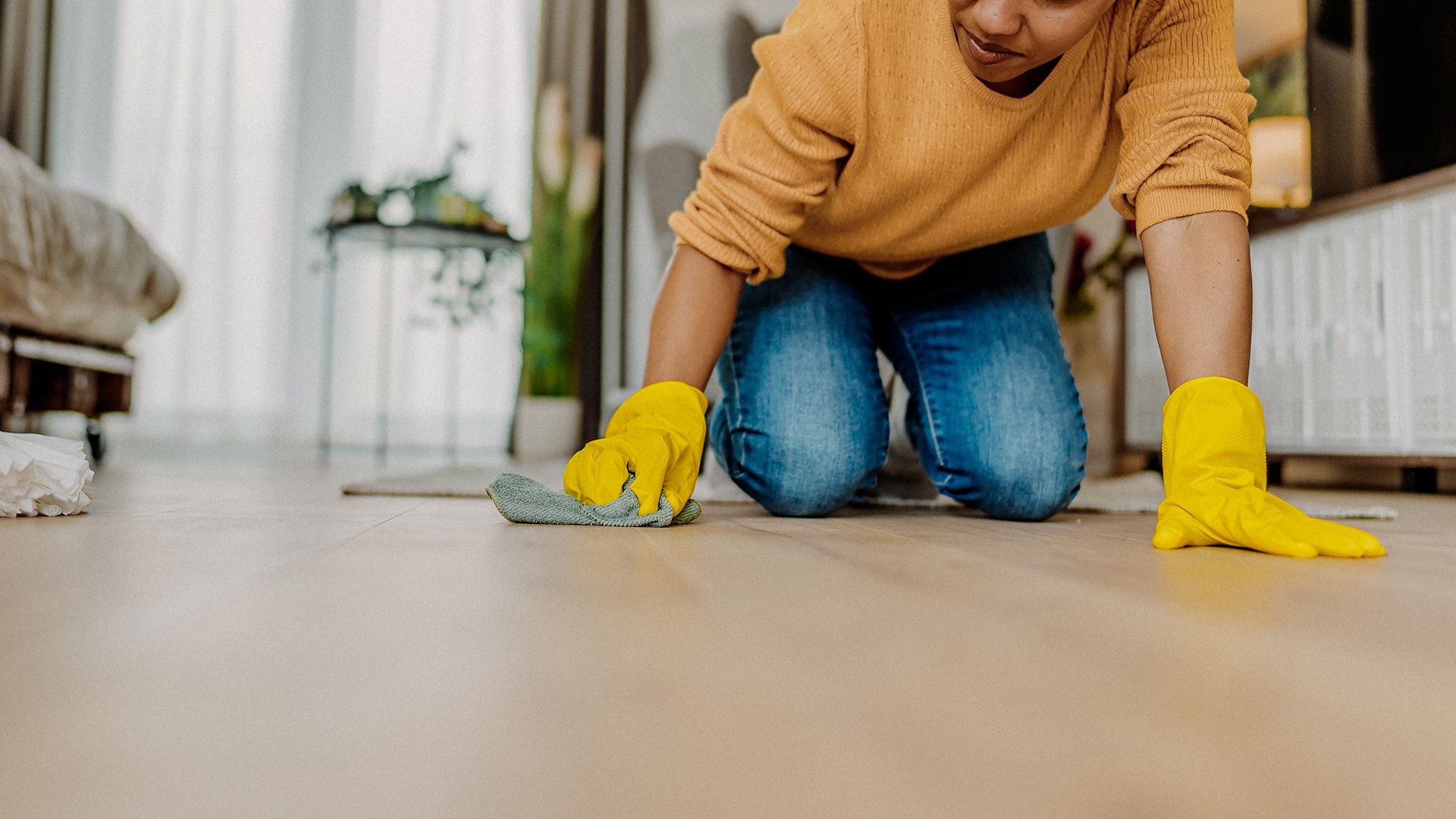 5 effektive Methoden: Expertentipps zur Fleckenentfernung auf Holzböden