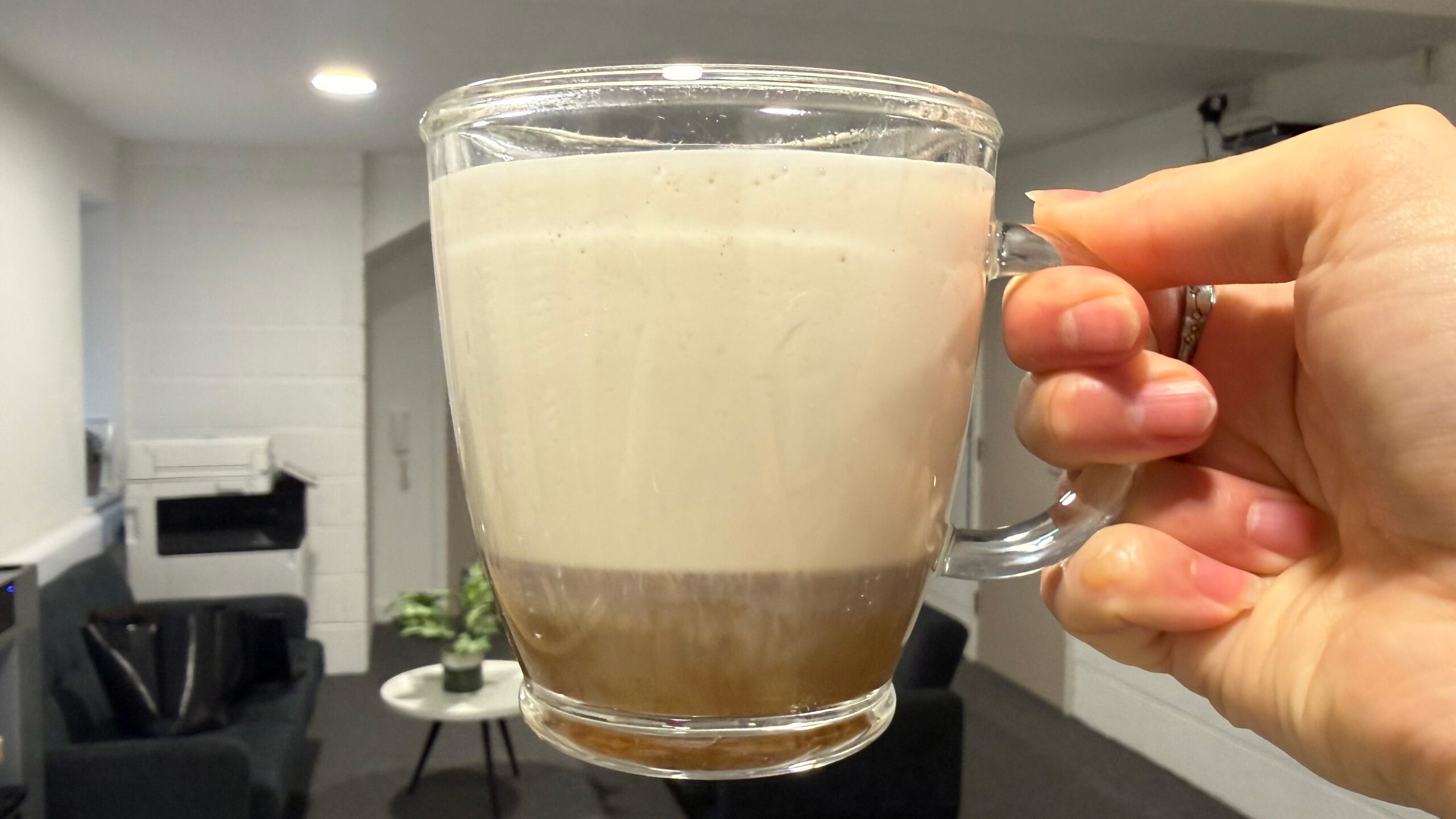 صورة لمشروب تم تحضيره باستخدام آلة قهوة Philips Baristina