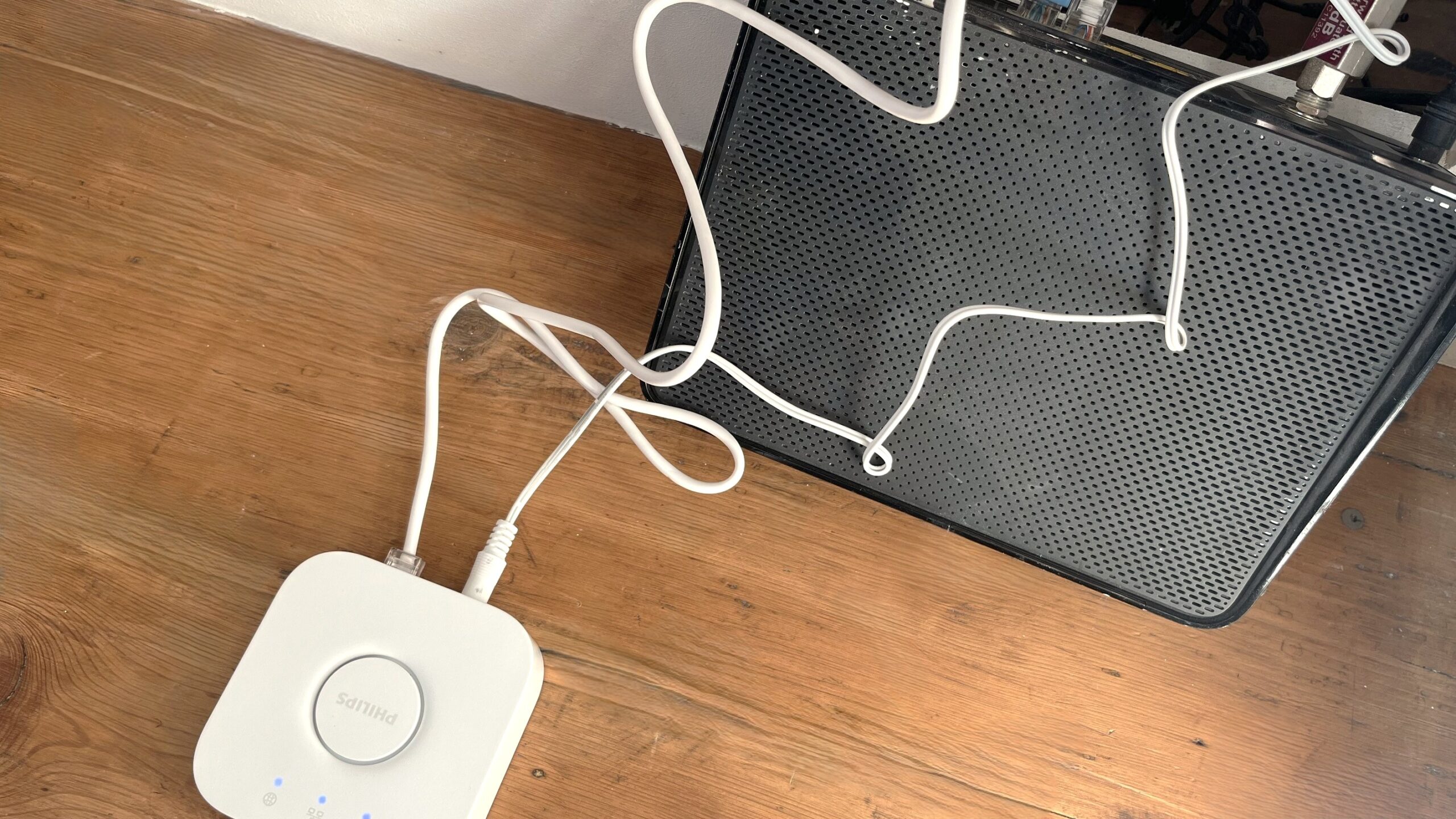 جسر Philips Hue موصول بالموجه (الراوتر)