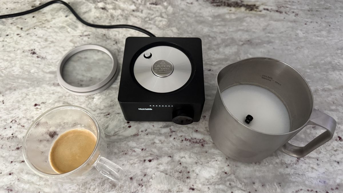 إعداد الحليب الساخن في Terra Kaffe Aero