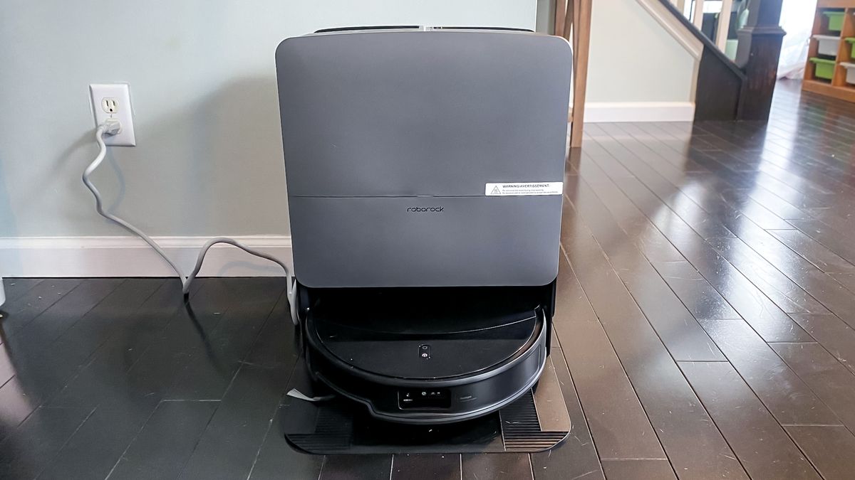 مكنسة Roborock Saros 20 الروبوتية في شقة