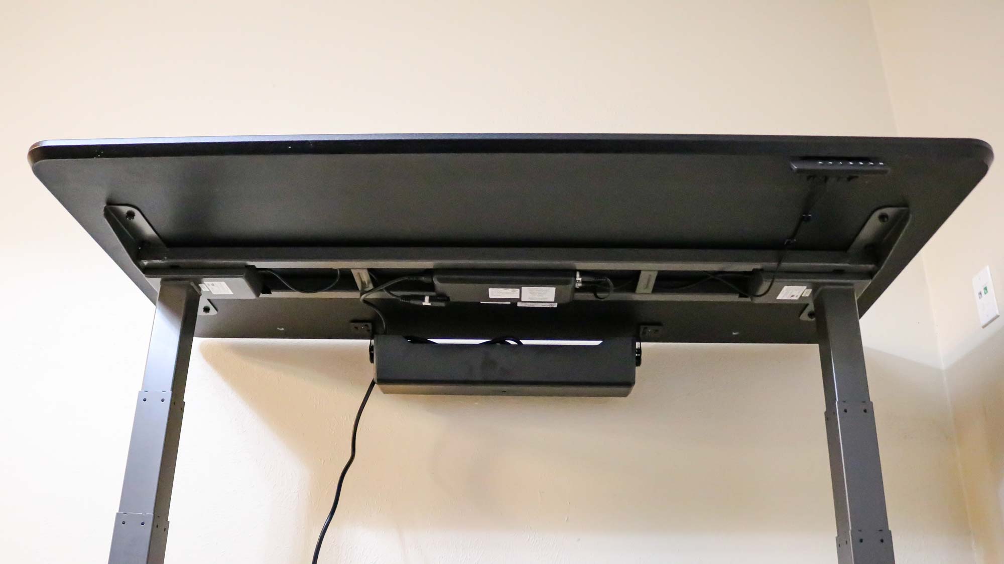 صينية تنظيم الكابلات المخصصة لمكتب Vari Electric Standing Desk