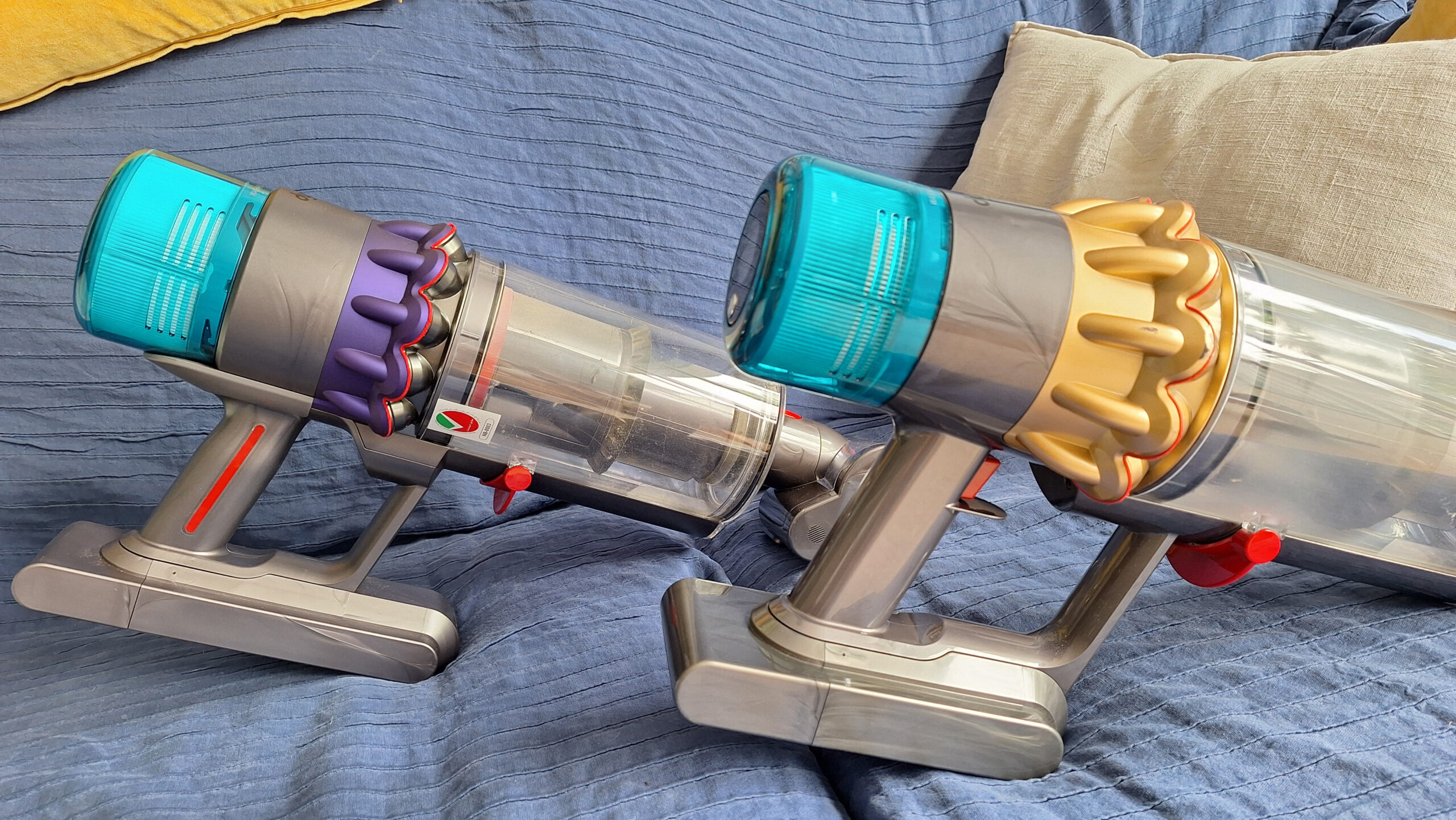 مكانس Dyson V15 Detect و Gen5detect الكهربائية