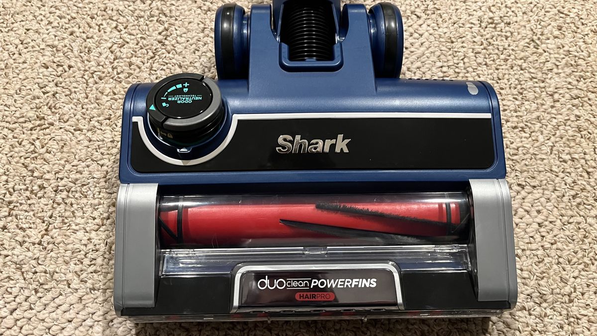Крупный план насадки для проводного пылесоса Shark Stratos, отличающейся исключительной легкостью.