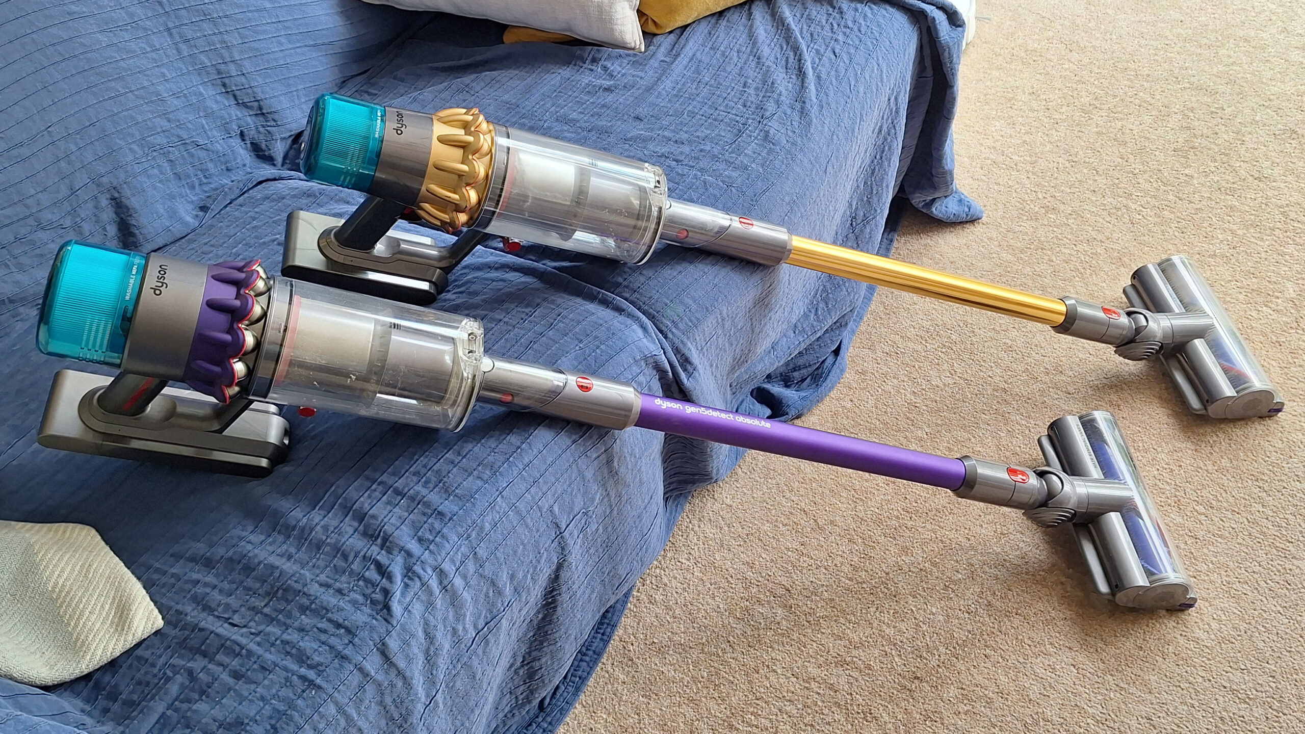 مكانس Dyson V15 Detect و Gen5detect الكهربائية
