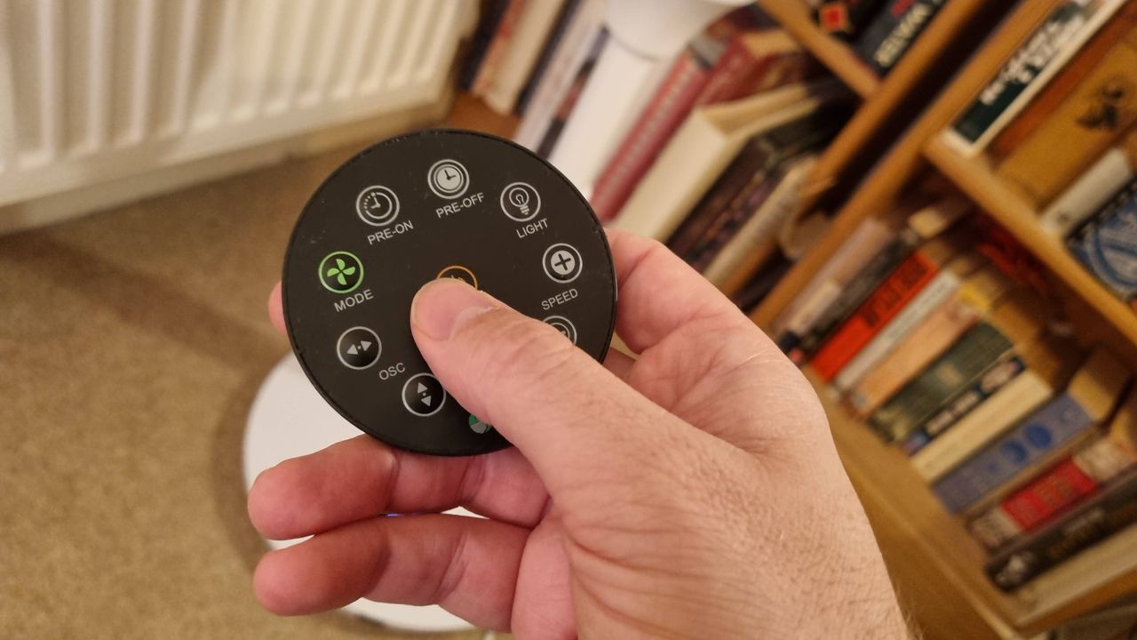 1056P