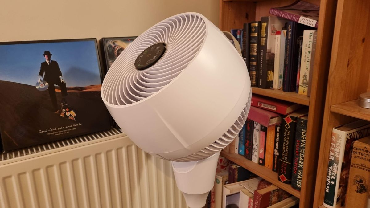 مروحة Meaco 1056P في غرفة النوم