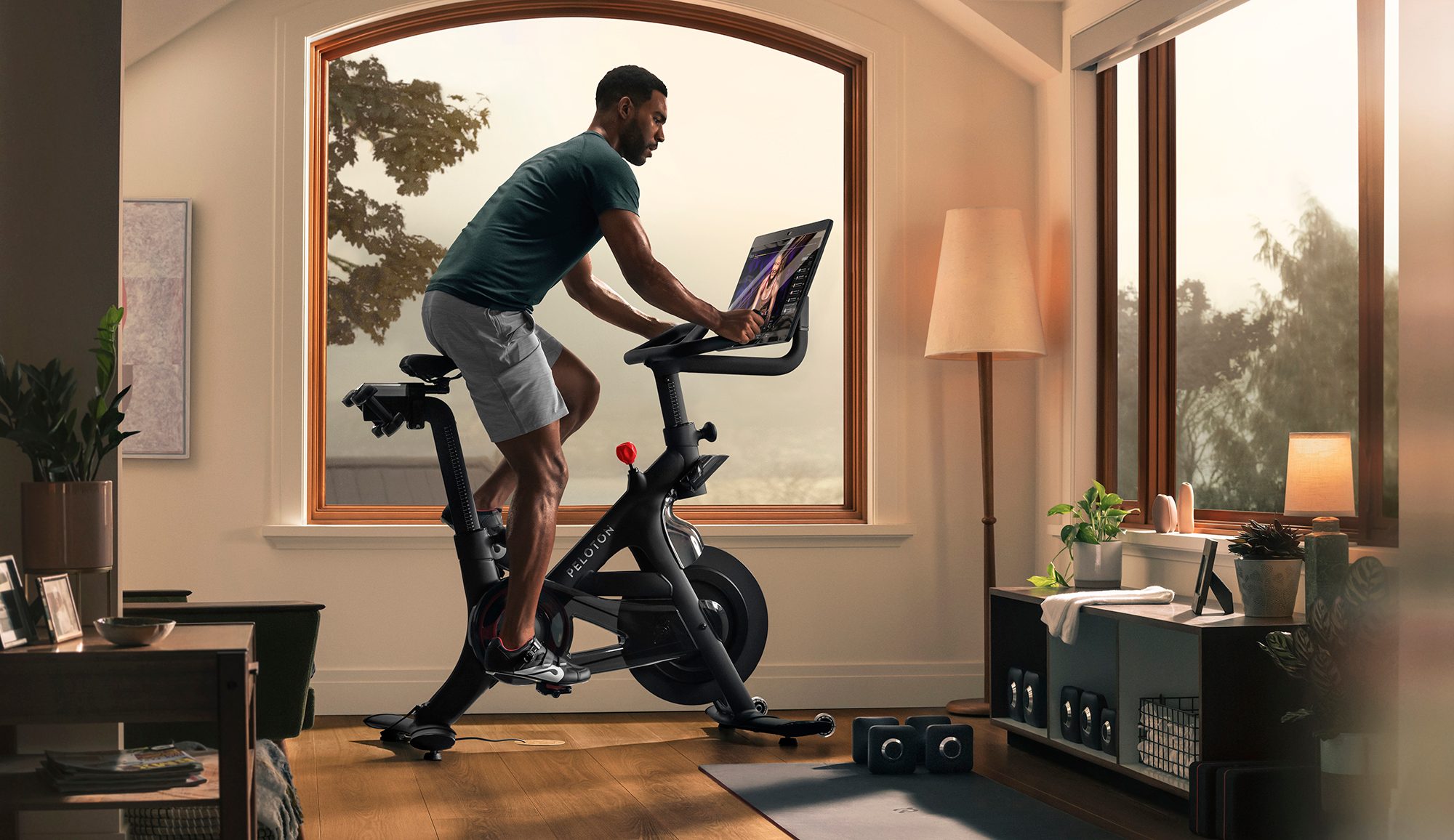 دراجة Peloton Bike Plus.